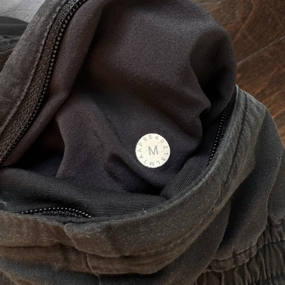 Lulu Lemon Linerless Short 7": Black Size M - Picture 5 of 6